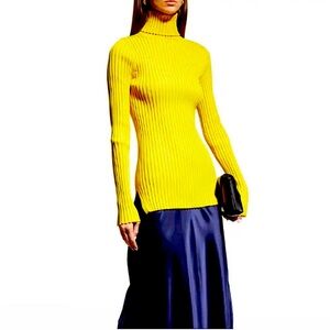 TORY BURCH
Ribbed Knit Turtleneck